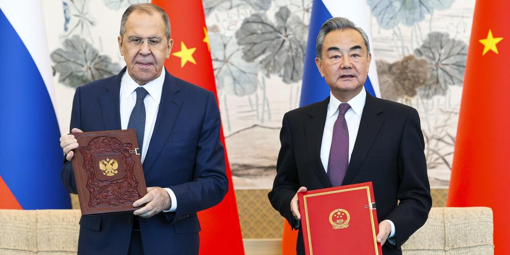Relations Chine-Russie : Pékin dit vouloir « renforcer la coopération stratégique » avec Moscou