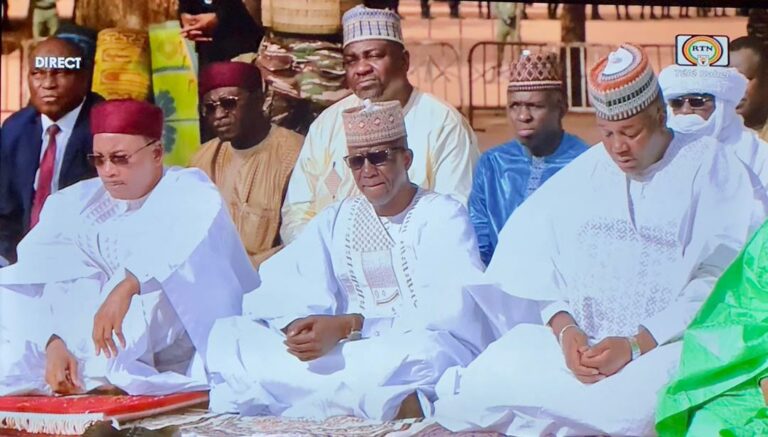 Le général Tiani ignore Issoufou lors de la célébration de la fête de Ramadan