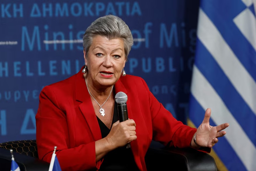 Le coup d’État au Niger risque d’augmenter l’immigration de l’UE, selon le commissaire