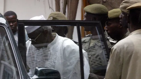 Hissène Habré, un dictateur en prison : récit d’une traque internationale