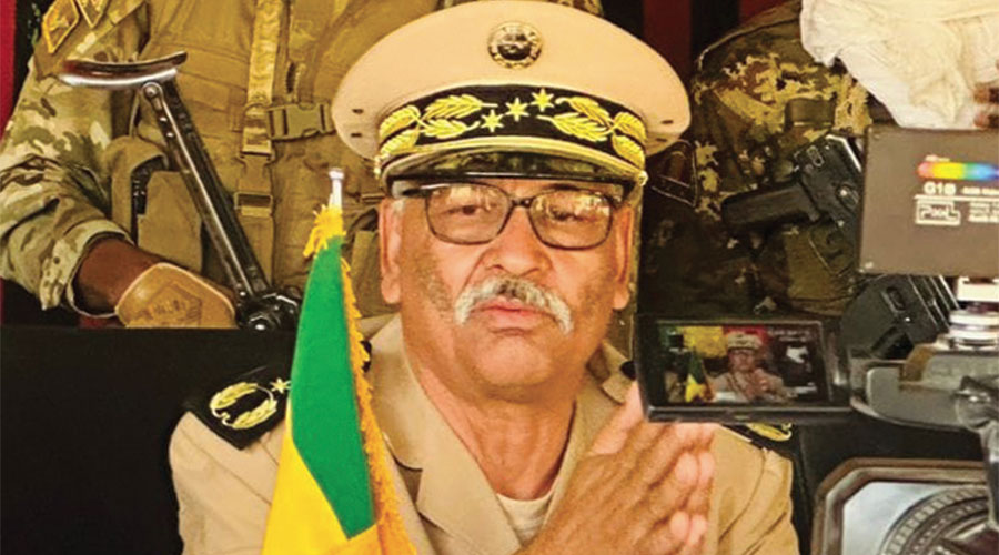 Général de Division El Hadji Gamou, Gouverneur de la Région de la Kidal : Au four et au moulin pour le retour des cadres de la région chez eux