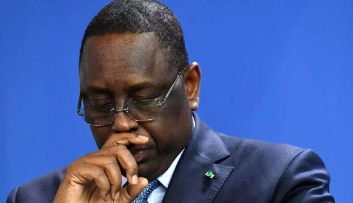 Sénégal : un mandat d’arrêt international réclamé contre Macky Sall, les raisons