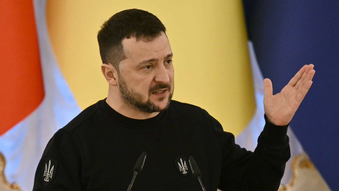 Guerre en Ukraine: Zelensky assure que Kiev "ne peut plus attendre" que l'aide occidentale arrive