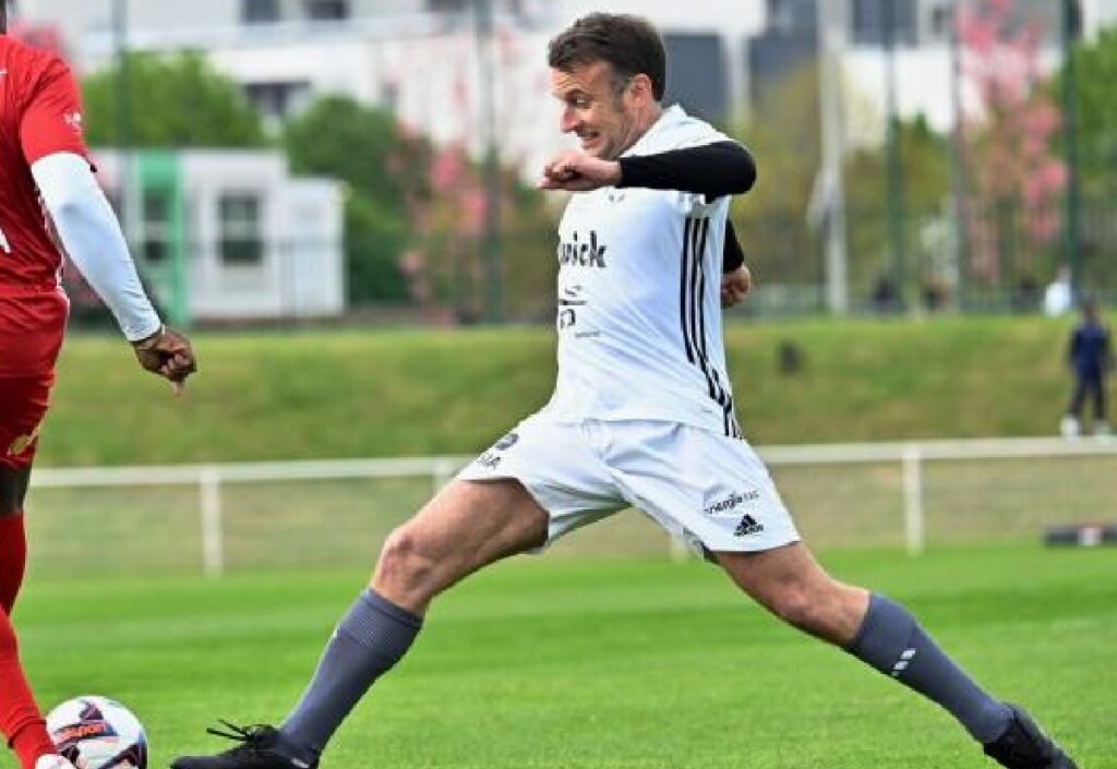 El-Hadji Diouf « expulsé » après son dribble sur Emmanuel Macron ?