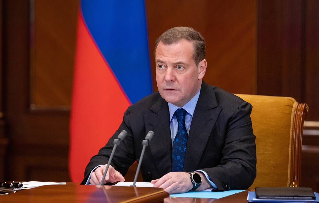 Medvedev promet que la réponse de Moscou à la loi américaine sur la saisie des avoirs russes gelés sera douloureuse