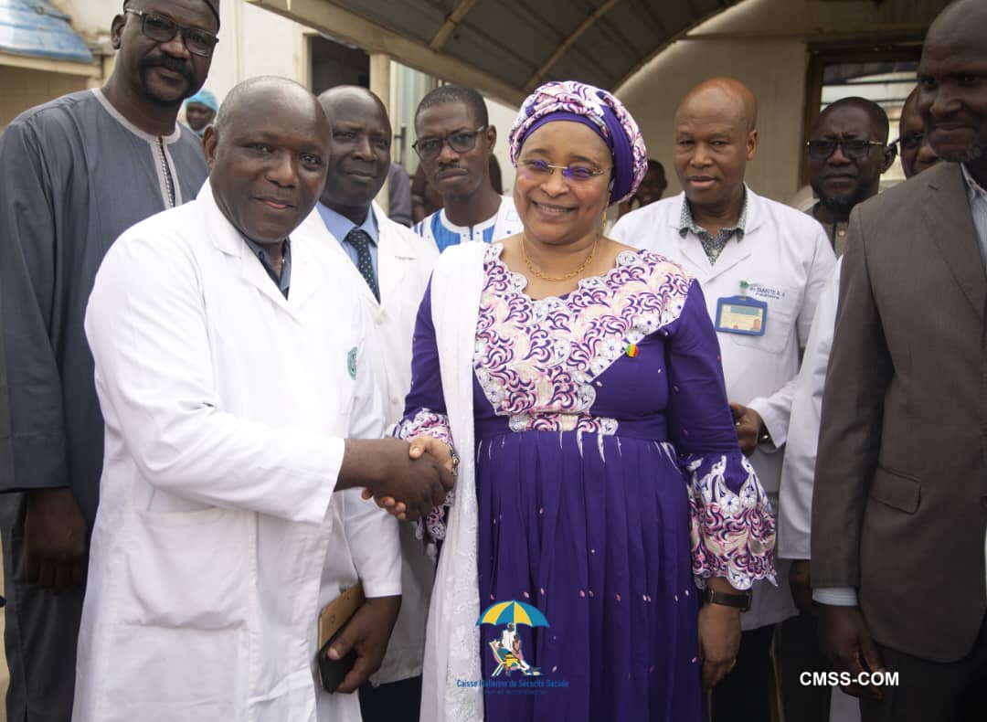 Gabriel Touré et Point G : Le Ministre de la Santé et du Développement Social dans certains hôpitaux et structures de santé pour rassurer les populations et encourager le personnel médical à faire davantage d’efforts dans la fourniture des services public