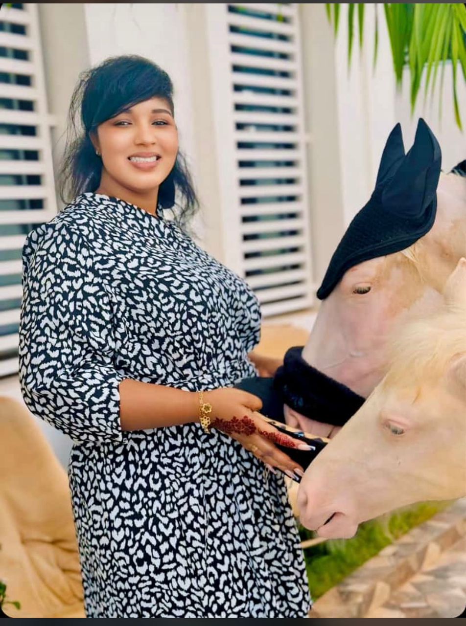 Fatoumata Batouly Niane, marraine de la Super Coupe Over The Top de bras de fer sportif. 