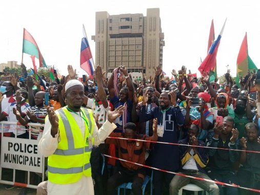 Burkina Faso : grand rassemblement en soutien aux autorités de la transition à Ouagadougou