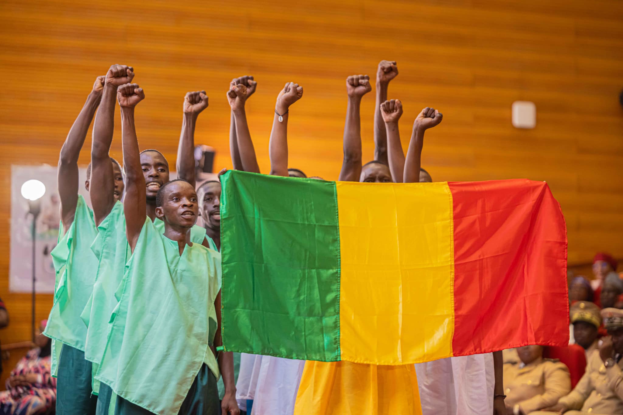 Tribune : Nouveau départ