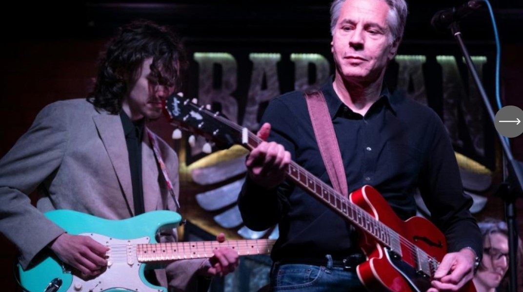 Quand Blinken joue du Neil Young à Kiev en soutien à l'Ukraine