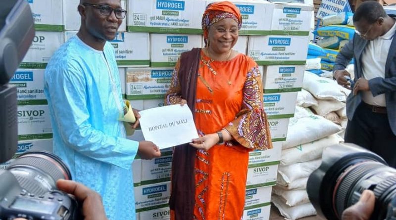 Madame le Ministre de la Santé et du Développement Social : Don d’équipements et de produits pharmaceutiques aux CHU Gabriel TOURE et Point G