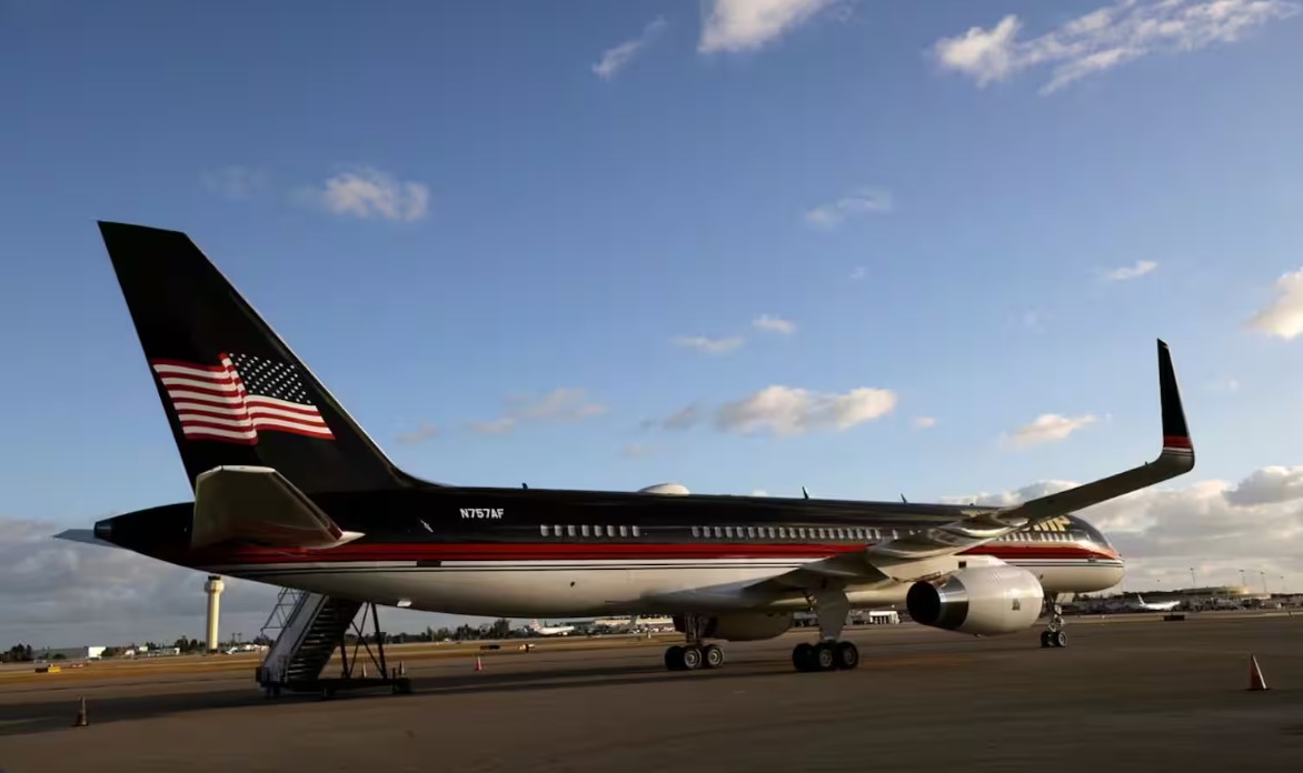 Le Boeing 757 de Trump heurte un avion d’affaires à l’aéroport de West Palm Beach