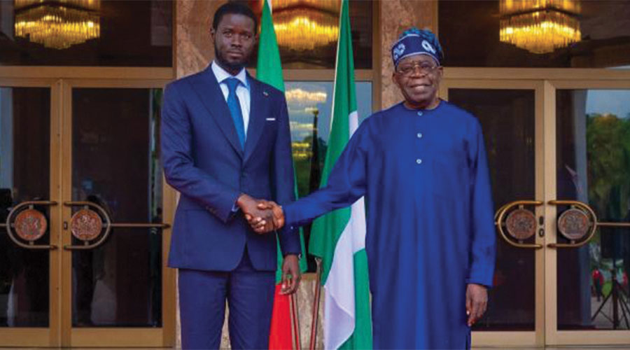 CEDEAO : Bola Tinubu charge Bassirou Diomaye Faye de faire « revenir au bercail » le Mali, le Niger et le Burkina Faso 
