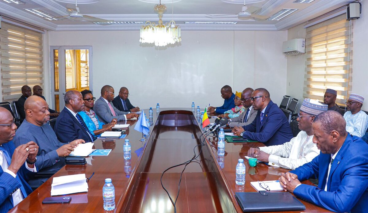 Le représentant spécial conclut sa visite au Mali et exhorte les autorités à redoubler d'efforts pour maintenir un dialogue inclusif et constructif