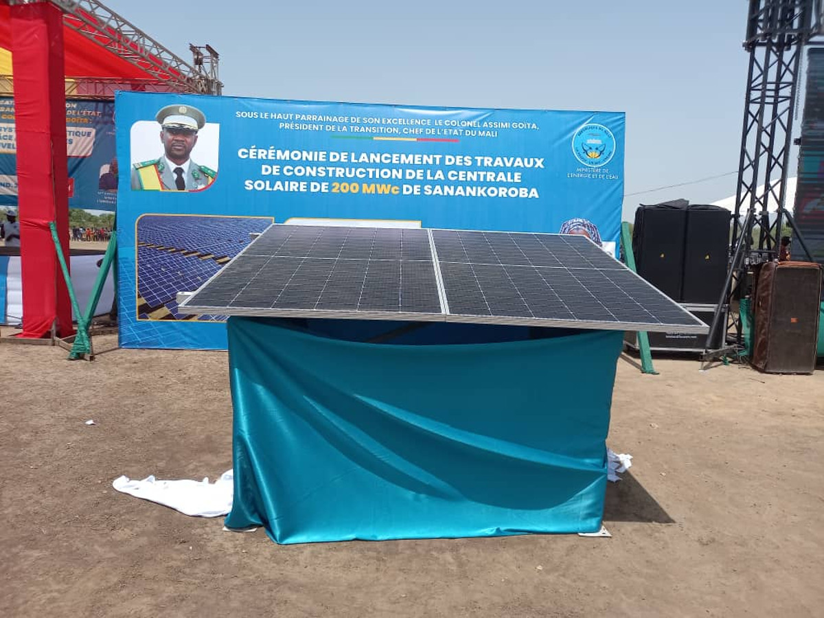 Le Mali lance la construction de "la plus grande centrale solaire d'Afrique de l'Ouest