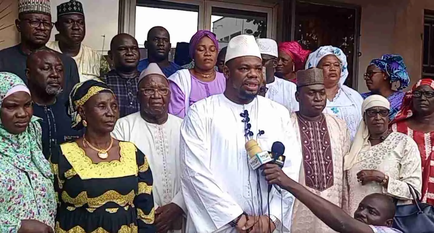 Le M5 RFP rectifié contre-attaque CHOGUEL : la dignité d’assumer, la responsabilité de poursuivre