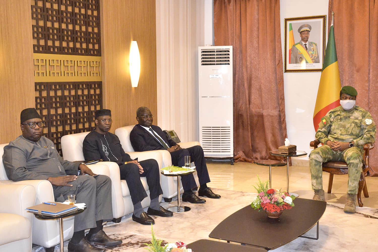 Koulouba | Audience entre le Président de la Transition et le Président de la Commission de l’UEMOA