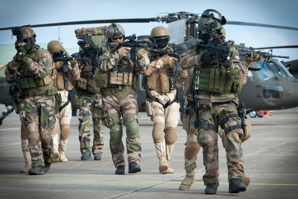 Des agents de sécurité plutôt que des soldats : comment la france redéfinit sa présence en afrique