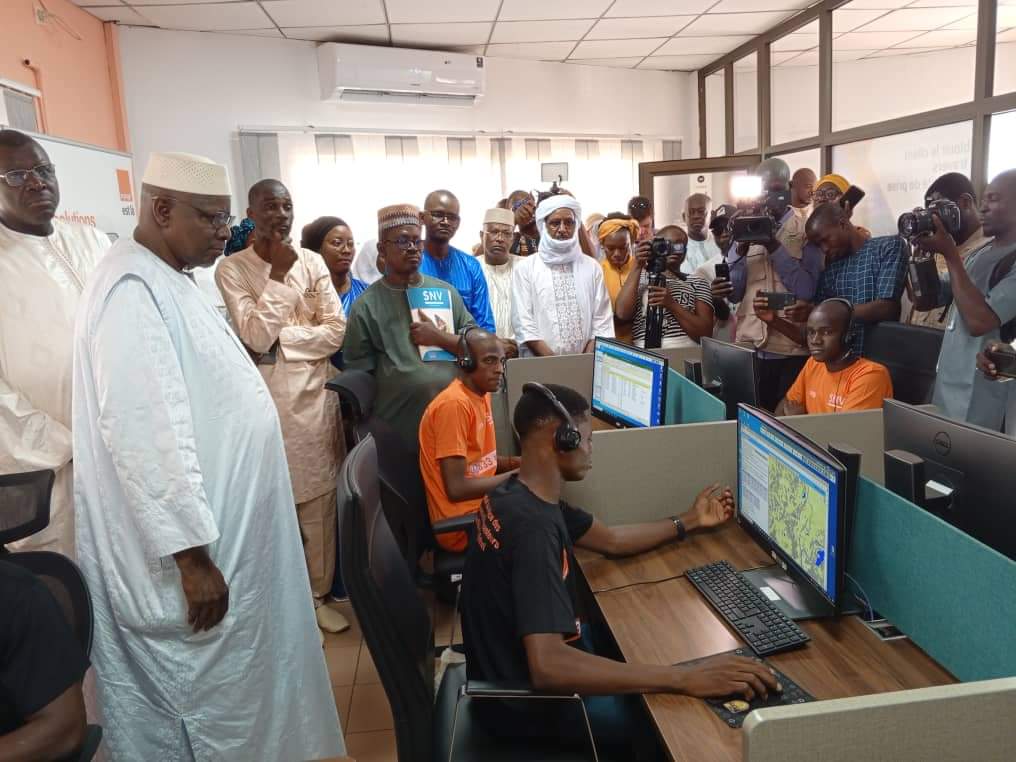 Visite du Ministre Youba BA au centre d’Appel du projet STAMP+