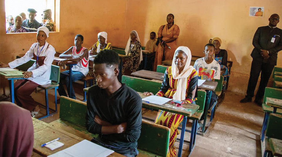 Examens de fin d’année du Diplôme d’Etudes Fondamentales (DEF) 2024 : Les épreuves écrites lancées par le Premier Ministre Choguel Kokalla Maïga 