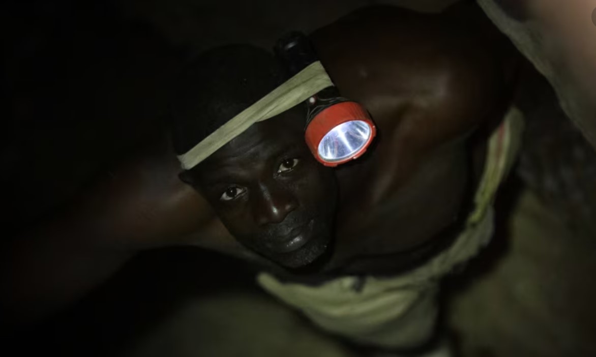 Un mort et au moins 30 personnes coincées sous terre après l'effondrement d'une mine au Nigeria