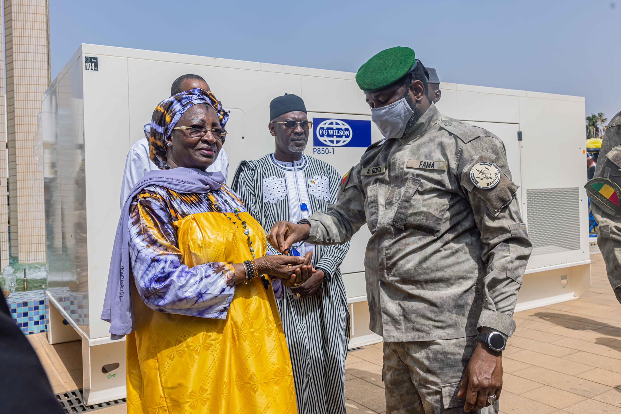 Œuvres sociales du Président de la Transition : un lot de groupes électrogènes pour renforcer les infrastructures énergétiques