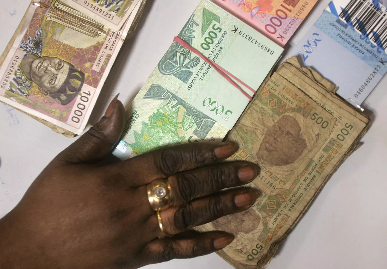 Le franc CFA empêche les pays africains de se développer, dit à Sputnik Afrique un expert tchadien