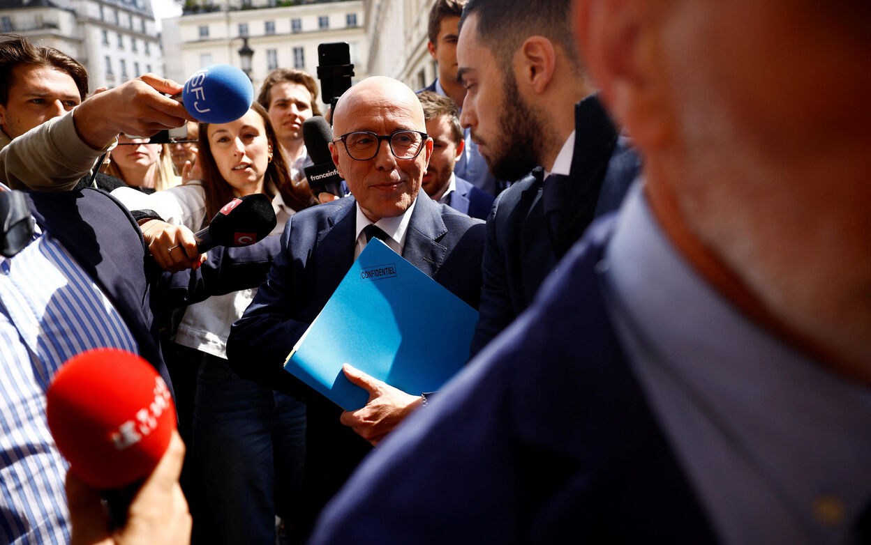 Siège fermé, dirigeant barricadé... Journée "surréaliste" au parti de la droite française