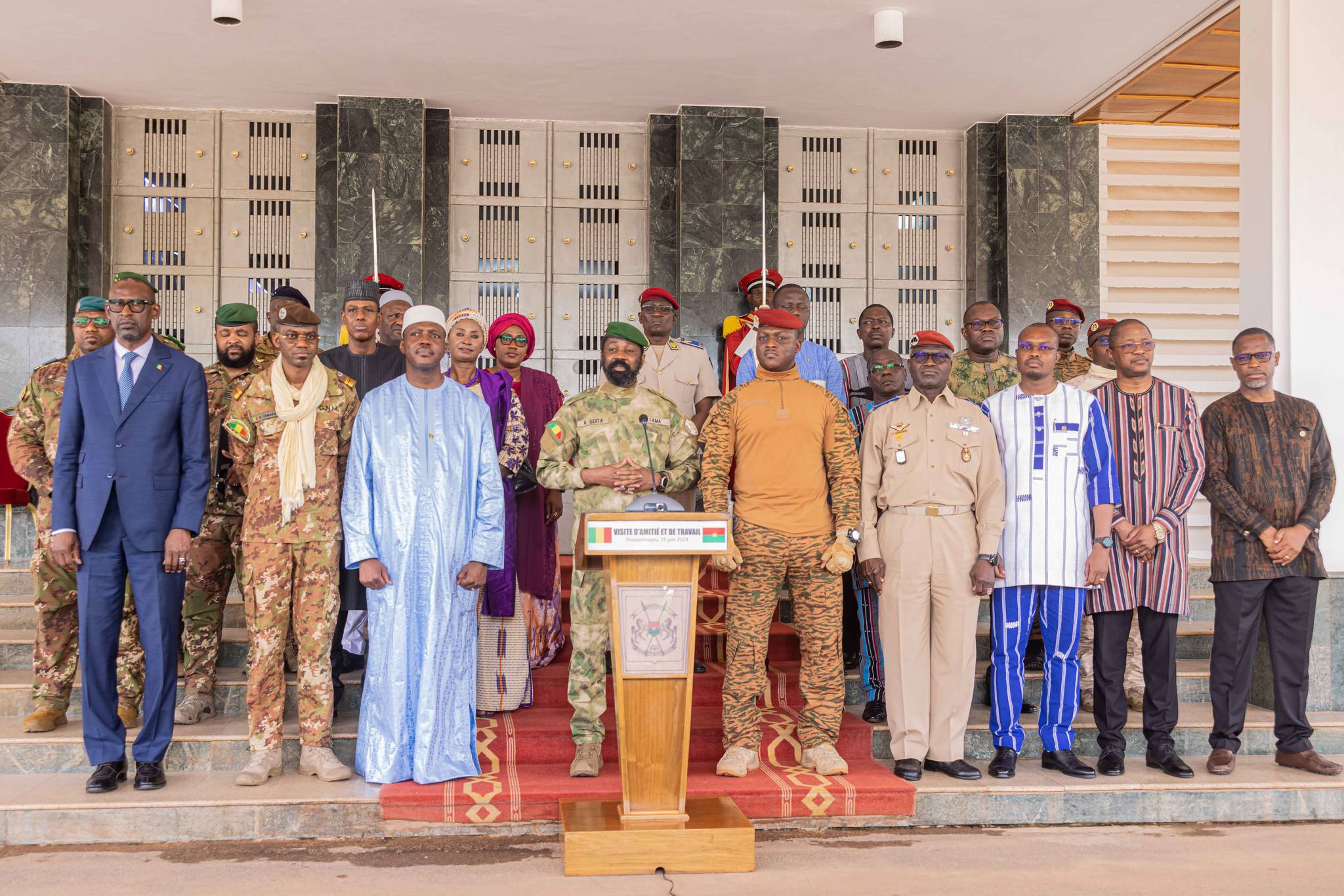 Le président de la transition du Mali en visite éclair au Burkina Faso : Assimi Goita et Ibrahim Traoré face aux défis du moment