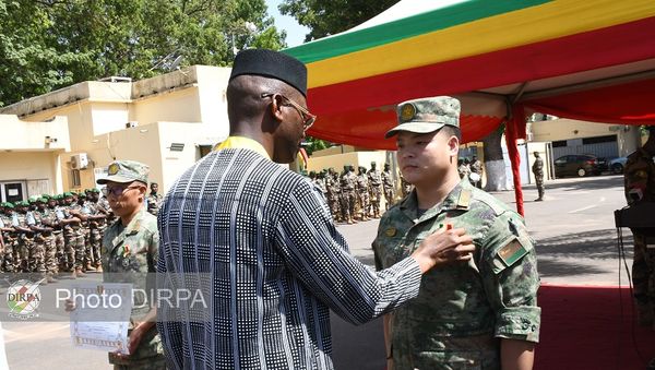 Coopération Mali-Chine : Sept militaires chinois décorés par le gouvernement malien