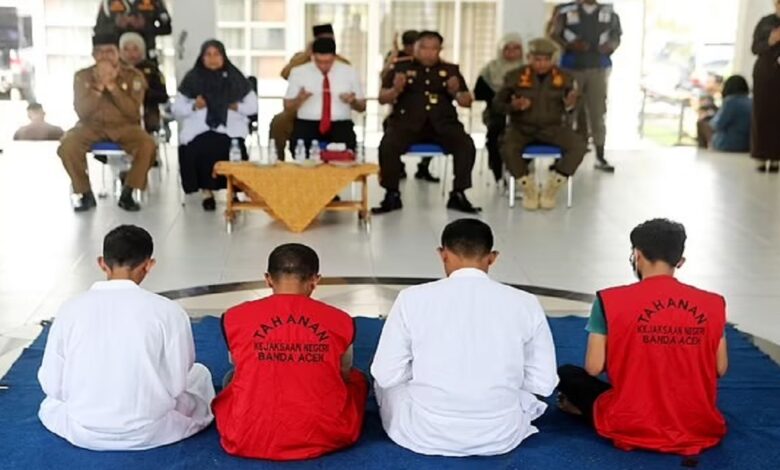 Indonésie : 4 hommes sévèrement fouettés pour avoir bu de l’alcool