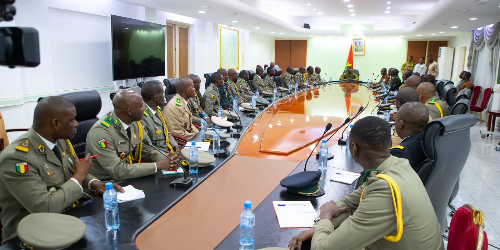 Coopération militaire : le Président du Faso échange avec la 36e promotion des stagiaires de l’Ecole d’Etat-major national de Koulikoro 
