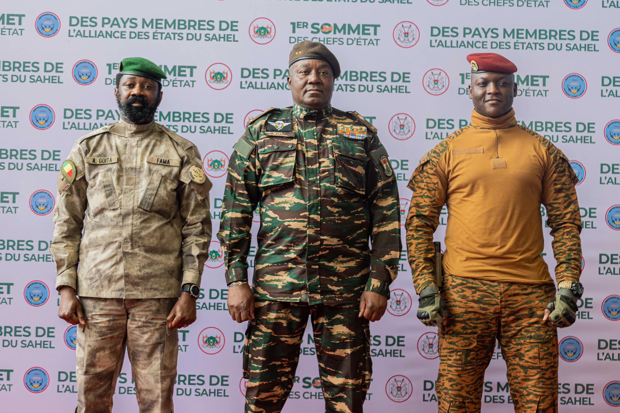 Photo de famille des présidents de Transition des pays membres de l’Alliance des États du Sahel (AES)
