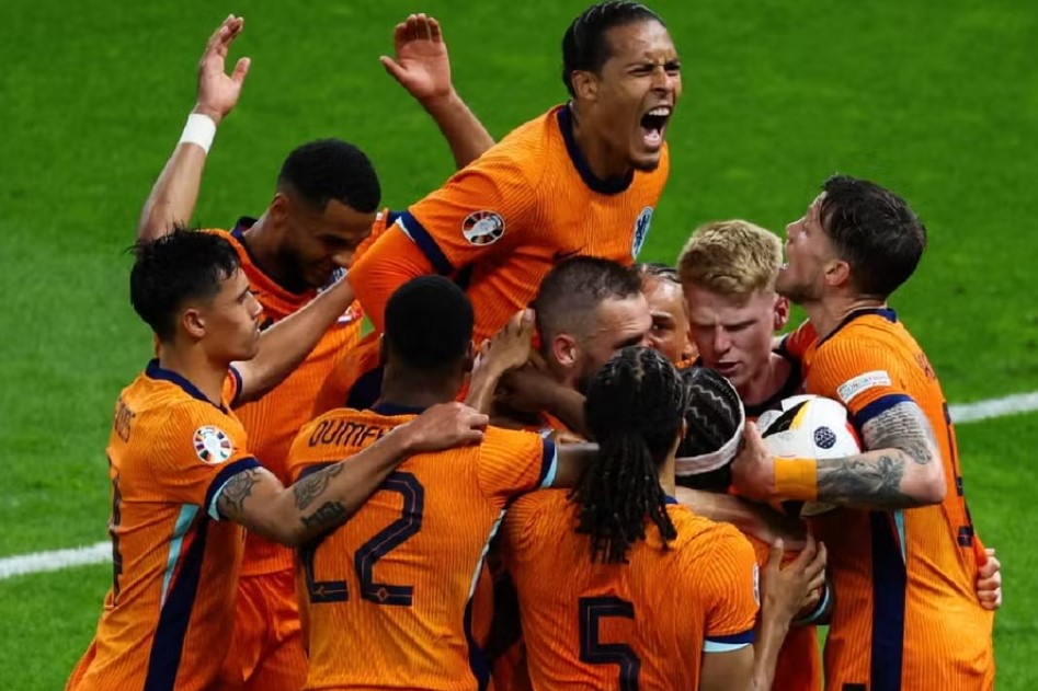 Euro 2024: Menés par la Turquie, les Pays-Bas marquent deux buts en 5 minutes pour rejoindre l'Angleterre