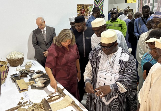 Patrimoines textiles : Les USA financent un projet de conservation pour promouvoir la cohésion sociale au Centre