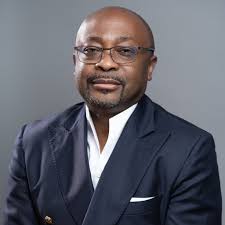 Démenti d'Alain Foka sur la perte de sa nationalité.