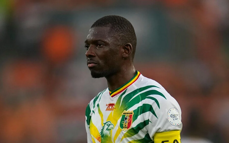 Football: Les Aigles du Mali soutiennent leur capitaine Hamari.