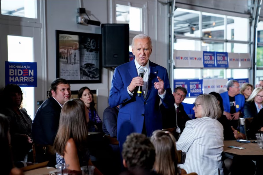 « Je ne vais nulle part », déclare Biden alors que sa campagne est en difficulté