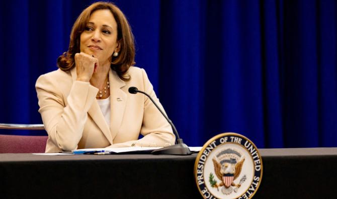 Kamala Harris, la pionnière face à l'ultime plafond de verre, compte «  battre Donald Trump  »