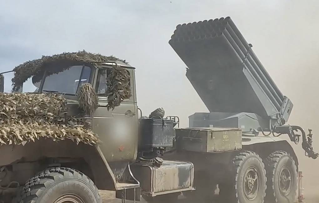 La Russie a bombardé des entreprises militaires et des sites de déploiement de troupes ukrainiens au cours de la semaine dernière, selon des responsables de haut rang