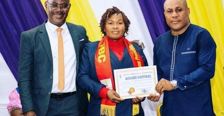 Côte d'Ivoire: Nastou de « Ma Famille » : De « Miss Lolo » à pasteure, elle quitte le cinéma pour servir Dieu