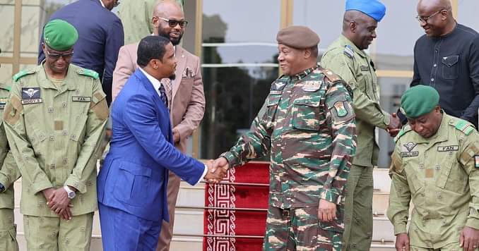 Samuel Eto’o : le président de la FECAFOOT est arrivé au Niger pour …