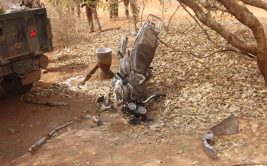 Mali : Un véhicule des FAMa saute sur un engin explosif improvisé (EEI) sur l'axe Didieni-Nara