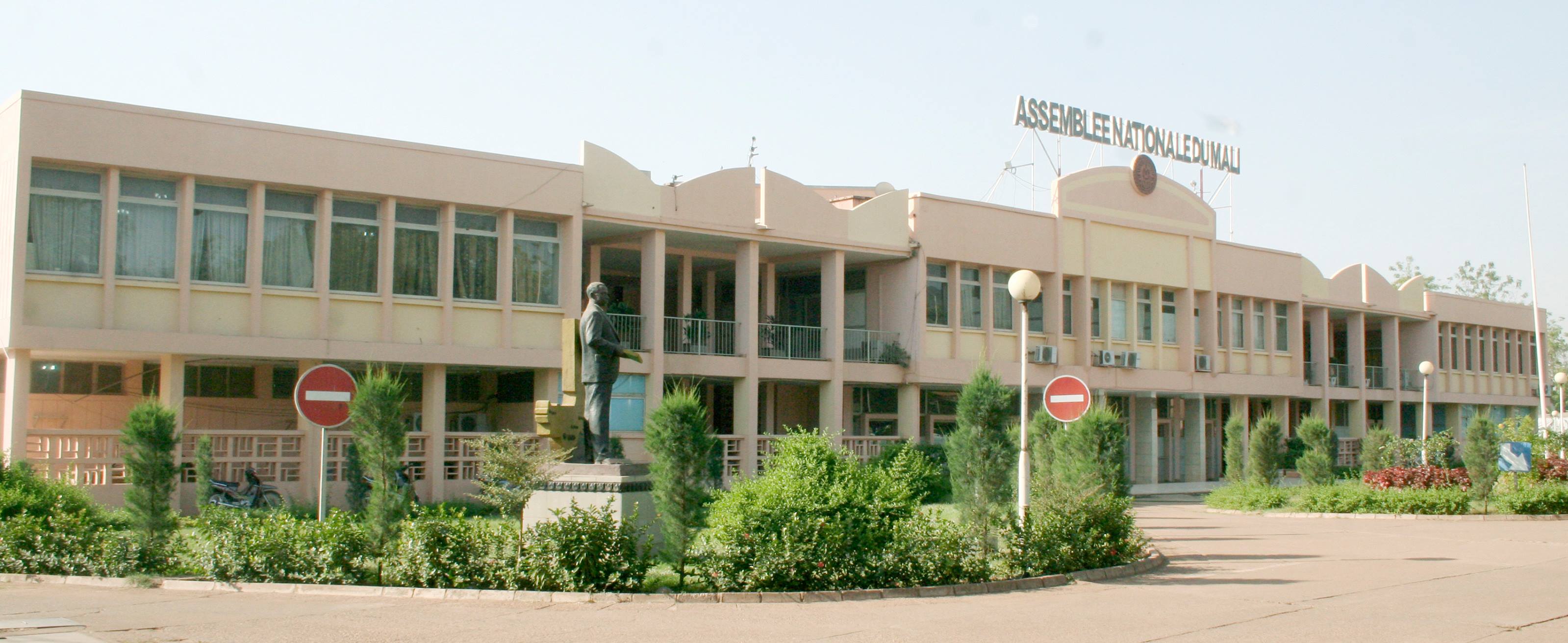 153 députés pour le futur hémicycle
