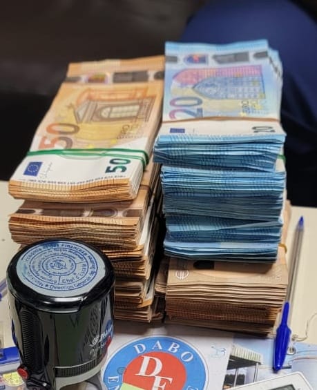 Bamako : La douane malienne saisit 70 000 euros à l'aéroport.