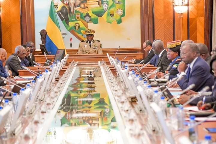 Gabon : Brice Oligui Nguema interdit aux membres du gouvernement de passer les congés à l’étranger
