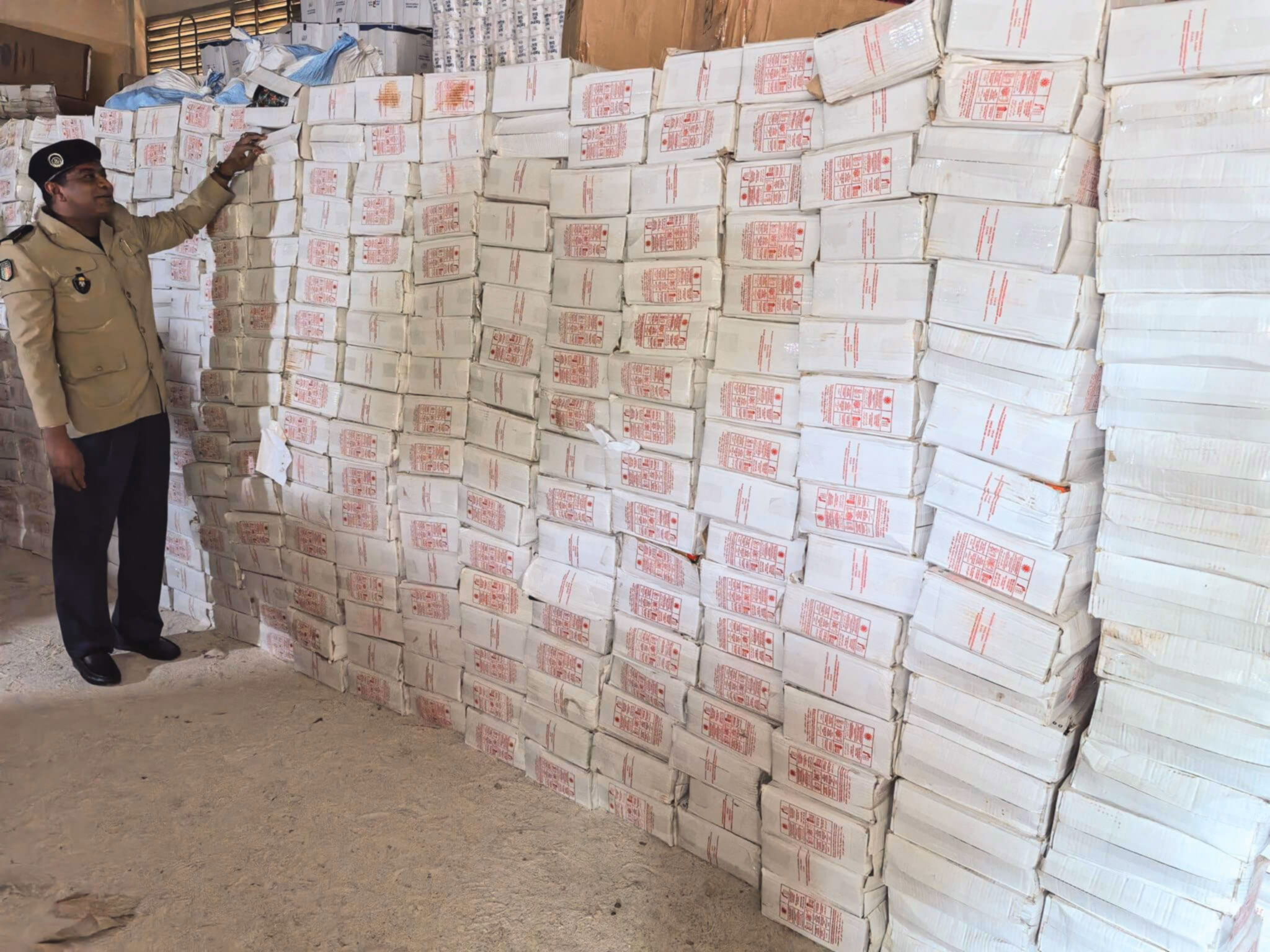 Dépôt frauduleux de farine de blé à Sikasso : La douane saisit une quantité de 6000 paquets de pâtes alimentaires 