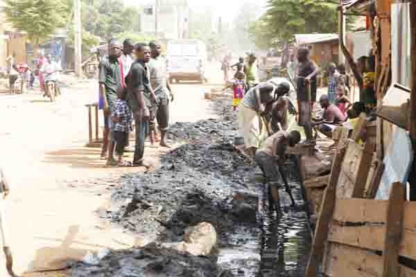 Hivernage : Opération de libération des voies et curage des caniveaux, annoncée par le ministre des transports et des infrastructures.