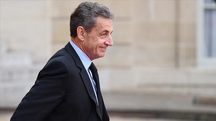 Nicolas Sarkozy appelle la droite à gouverner pour sortir la France de l'impasse