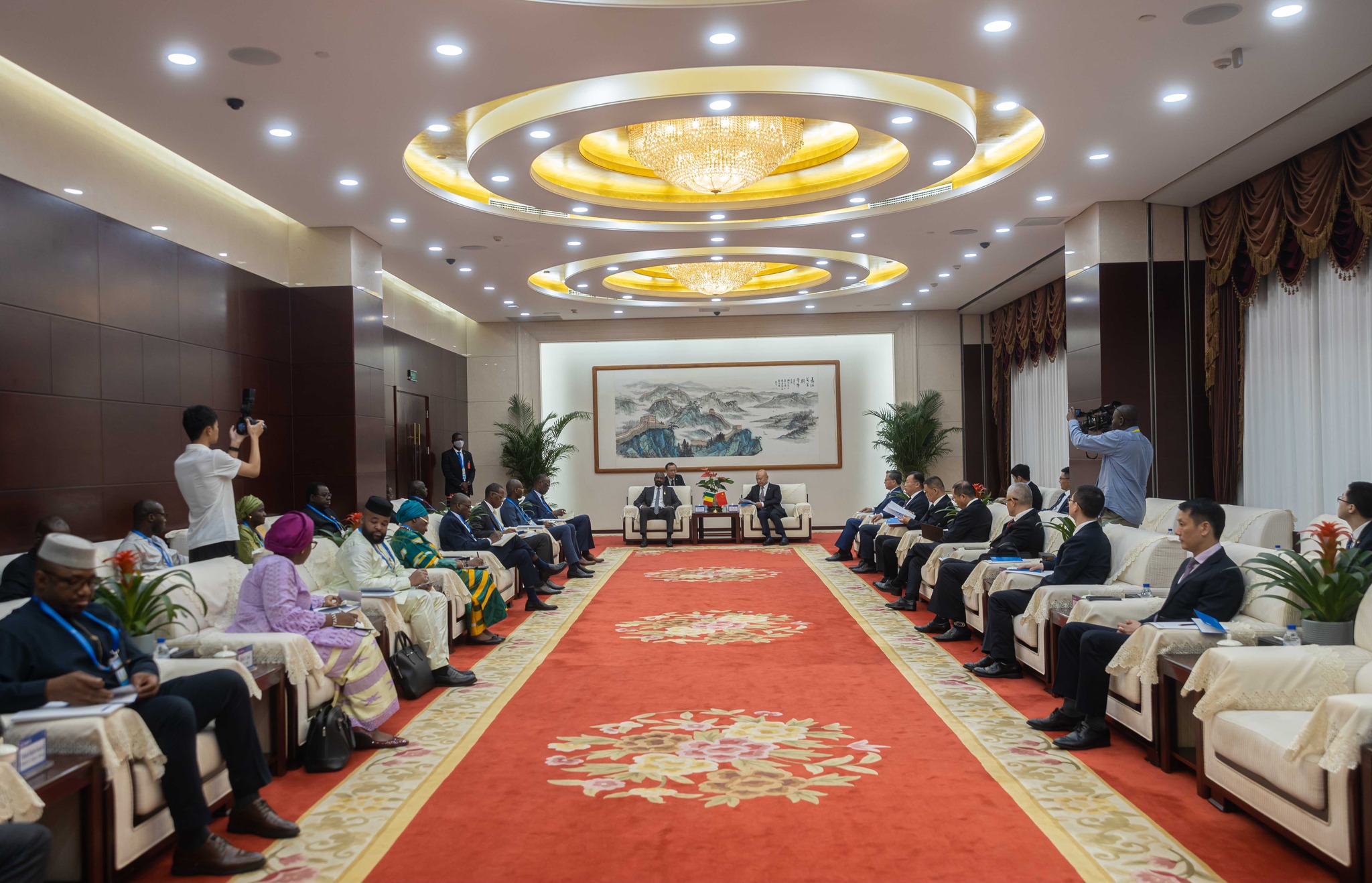 Développement : l'entreprise CREC ouvre ses portes au Président de la Transition